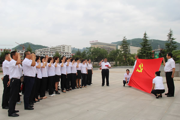 隴運集團公司黨委開展慶祝建黨97周年“緬懷先烈，砥礪奮進”主題黨日活動